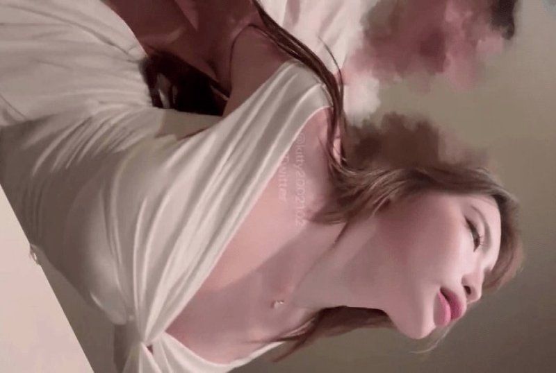 杏吧傳媒 穿著性感純白禮服在吸菸室和男友做愛-kitty